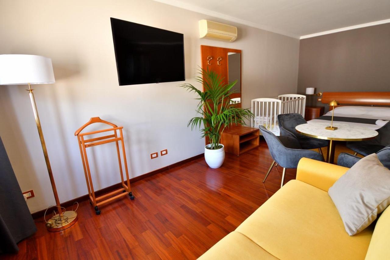 Bed and Breakfast Le Cinema Formia Exterior foto