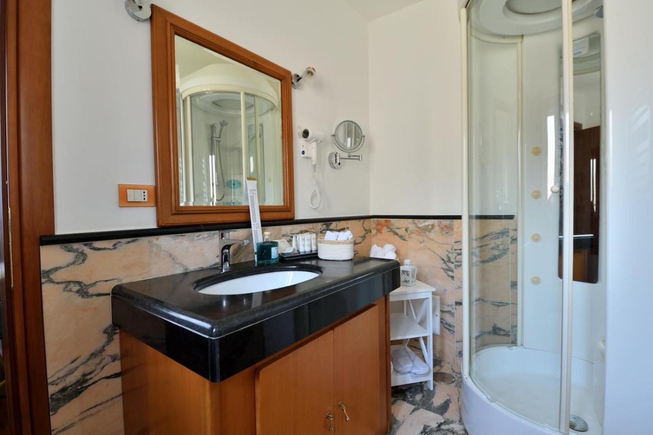 Bed and Breakfast Le Cinema Formia Exterior foto